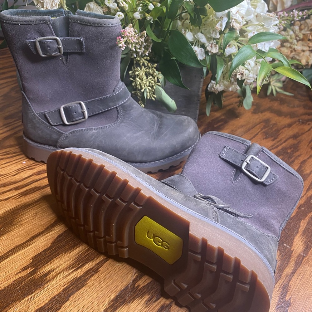 New Uggs size 2 grey